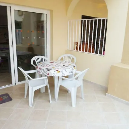 Apartment Adorable, Pool View And Veranda